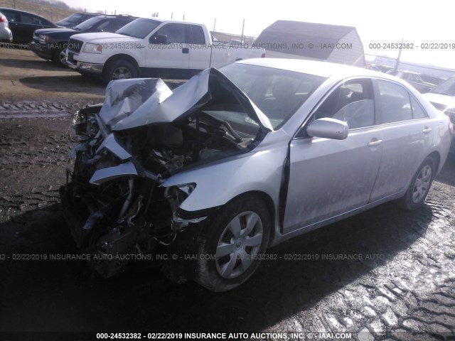 4T4BE46K78R014588 - 2008 TOYOTA CAMRY CE/LE/XLE/SE SILVER photo 2
