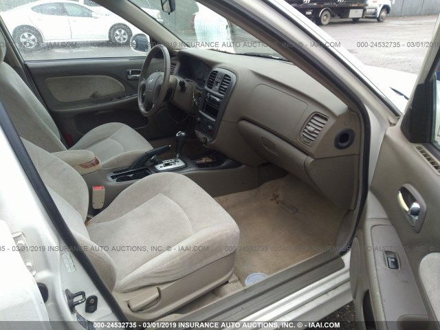 KMHWF25S93A826306 - 2003 HYUNDAI SONATA GL WHITE photo 5