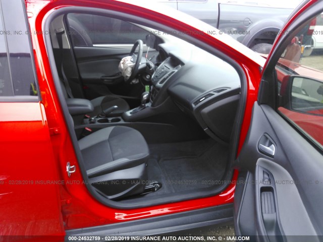 1FADP3F27DL300961 - 2013 FORD FOCUS SE RED photo 5