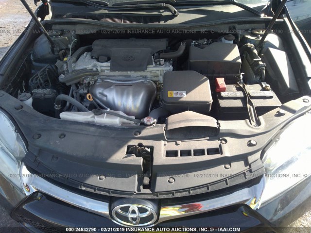 4T1BF1FK0HU706097 - 2017 TOYOTA CAMRY LE/XLE/SE/XSE მუქი ლურჯი ფოტო 10