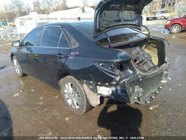 4T1BF1FK0HU706097 - 2017 TOYOTA CAMRY LE/XLE/SE/XSE მუქი ლურჯი ფოტო 3