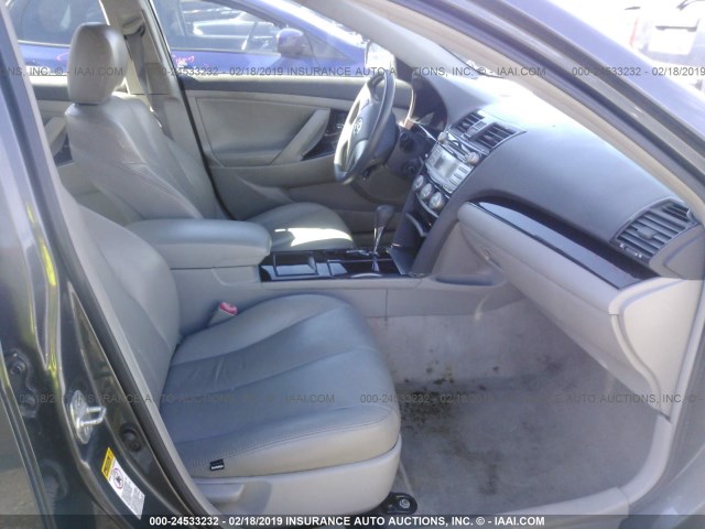 4T1BF3EK0AU088038 - 2010 TOYOTA CAMRY SE/LE/XLE 灰色 照片 5