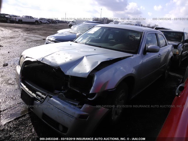 2C3KA53GX7H812668 - 2007 CHRYSLER 300 TOURING SILVER photo 2