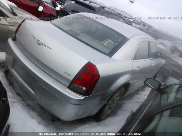 2C3KA53GX7H812668 - 2007 CHRYSLER 300 TOURING SILVER photo 4