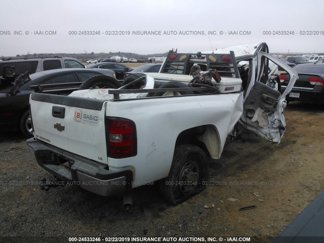 1GBHC23K08F216916 - 2008 CHEVROLET SILVERADO C2500 HEAVY DUTY WHITE photo 4