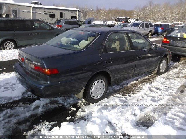 JT2BG22K8W0150468 - 1998 TOYOTA CAMRY CE/LE/XLE BLUE photo 4