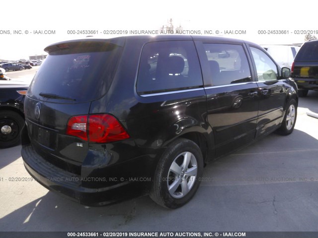 2V4RW3D1XAR166677 - 2010 VOLKSWAGEN ROUTAN SE BLACK photo 4