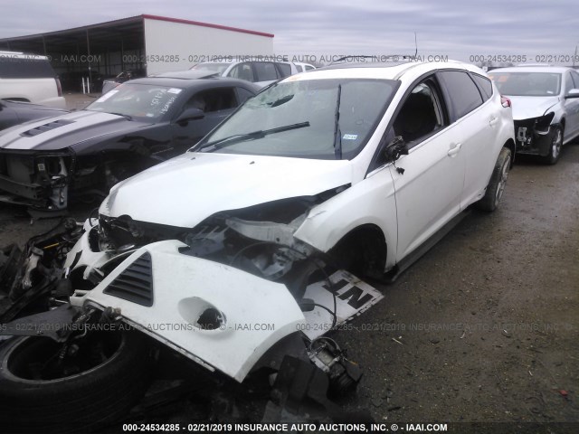 1FAHP3N23CL422041 - 2012 FORD FOCUS TITANIUM WHITE photo 2