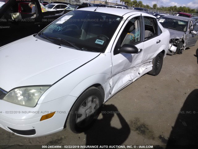 1FAHP34N67W345763 - 2007 FORD FOCUS ZX4/S/SE/SES 白色 照片 6
