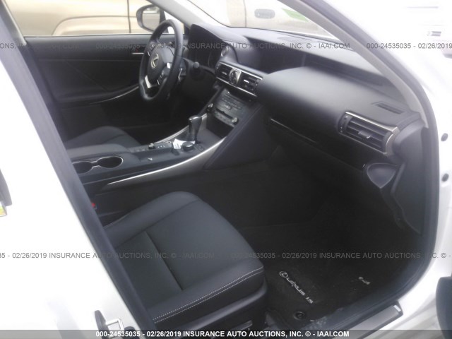 JTHBA1D23J5082977 - 2018 LEXUS IS 300 WHITE photo 5