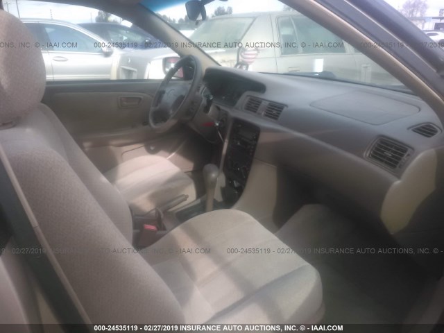 JT2BG22K010559329 - 2001 TOYOTA CAMRY CE/LE/XLE ყავისფერი ფოტო 5