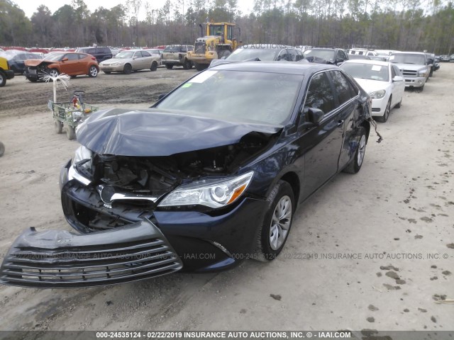 4T1BF1FK5HU775044 - 2017 TOYOTA CAMRY LE/XLE/SE/XSE Dark Blue photo 2