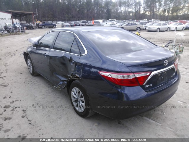 4T1BF1FK5HU775044 - 2017 TOYOTA CAMRY LE/XLE/SE/XSE Dark Blue photo 3