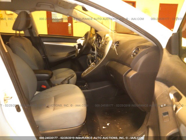 2T1KU4EEXAC274175 - 2010 TOYOTA COROLLA MATRIX  WHITE photo 5