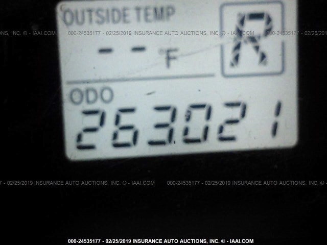 2T1KU4EEXAC274175 - 2010 TOYOTA COROLLA MATRIX  WHITE photo 7