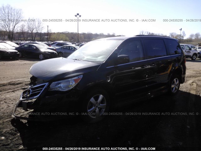 2V4RW3DG2BR626212 - 2011 VOLKSWAGEN ROUTAN SE BLACK photo 2