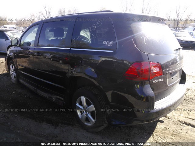 2V4RW3DG2BR626212 - 2011 VOLKSWAGEN ROUTAN SE BLACK photo 3