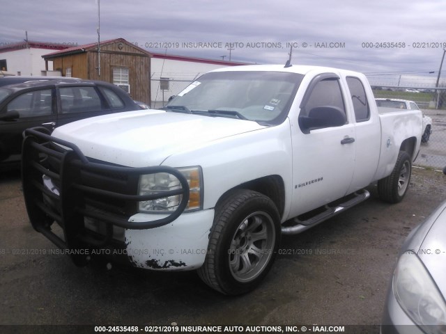 1GCEC19X19Z112320 - 2009 CHEVROLET SILVERADO C1500 WHITE photo 2