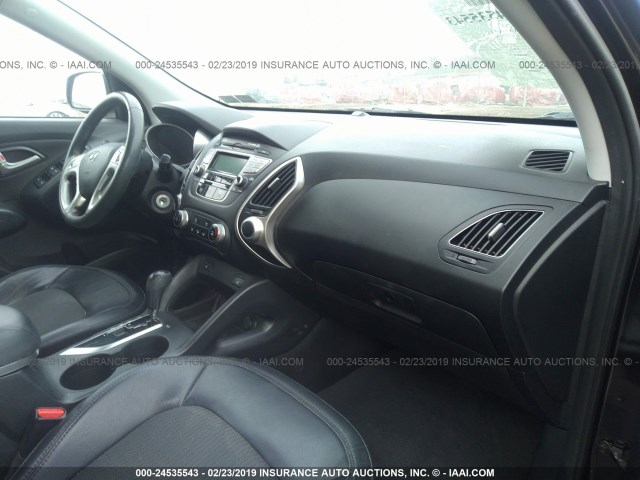 KM8JU3ACXDU670863 - 2013 HYUNDAI TUCSON GLS/LIMITED შავი ფოტო 5