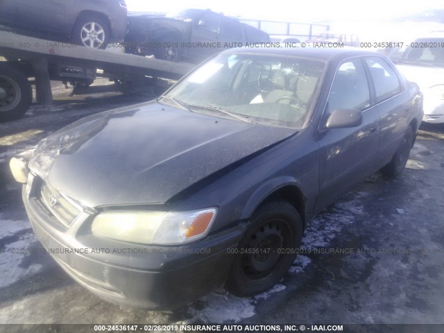 4T1BF22K71U968586 - 2001 TOYOTA CAMRY LE/XLE GRAY photo 2