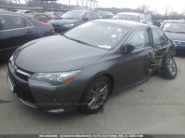 4T1BF1FK7HU422014 - 2017 TOYOTA CAMRY LE/XLE/SE/XSE GRAY photo 2