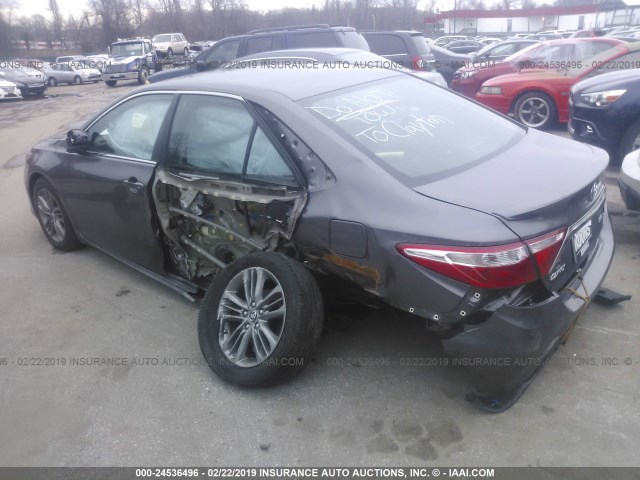 4T1BF1FK7HU422014 - 2017 TOYOTA CAMRY LE/XLE/SE/XSE GRAY photo 3