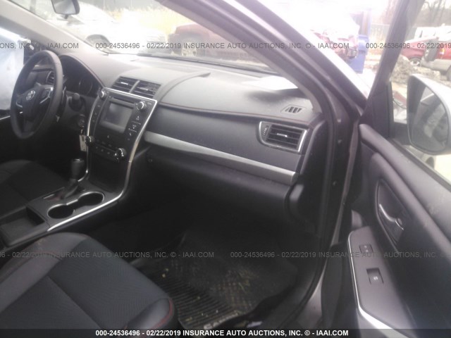 4T1BF1FK7HU422014 - 2017 TOYOTA CAMRY LE/XLE/SE/XSE GRAY photo 5