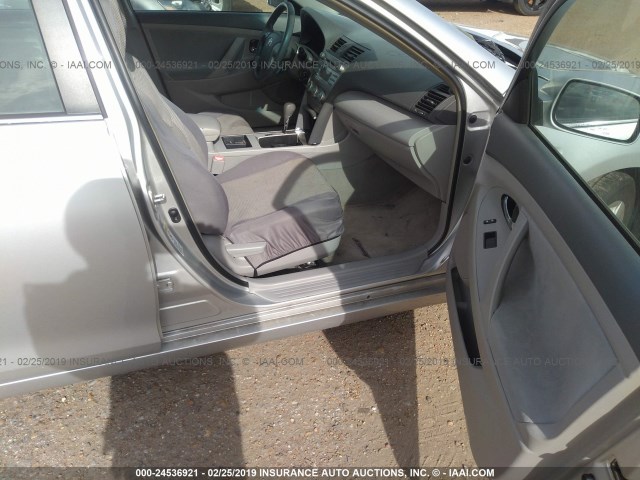 4T4BE46K19R100917 - 2009 TOYOTA CAMRY SE/LE/XLE 灰色 照片 5