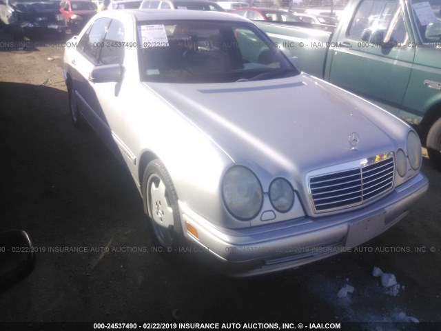 WDBJF72F8VA446703 - 1997 MERCEDES-BENZ E 420 SILVER photo 1