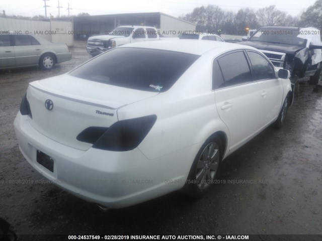 4T1BK36BX5U032415 - 2005 TOYOTA AVALON XL/XLS/TOURING/LIMITED WHITE photo 4