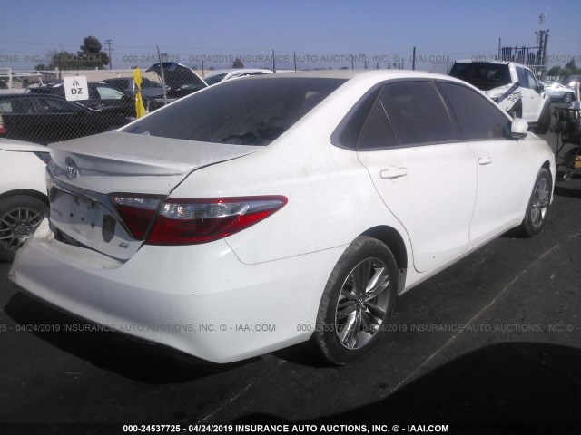 4T1BF1FK1GU233969 - 2016 TOYOTA CAMRY LE/XLE/SE/XSE WHITE photo 4