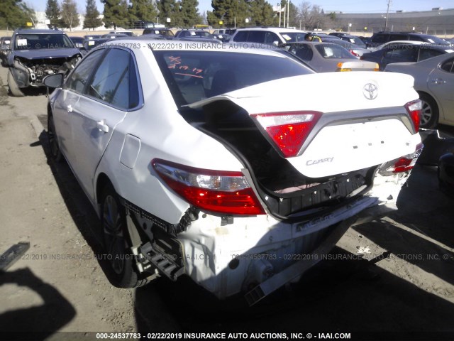 4T1BF1FK9FU005068 - 2015 TOYOTA CAMRY LE/XLE/SE/XSE WHITE photo 3