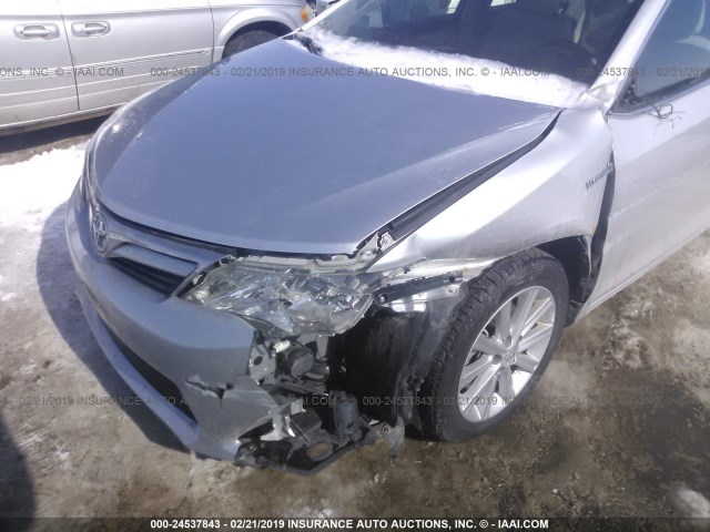 4T1BD1FKXCU002469 - 2012 TOYOTA CAMRY HYBRID/LE/XLE SILVER photo 6