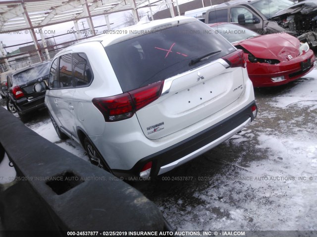 JA4AZ3A39JZ001580 - 2018 MITSUBISHI OUTLANDER SE/SEL/LE WHITE photo 3