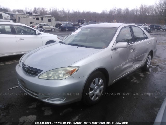 4T1BE32K43U768843 - 2003 TOYOTA CAMRY LE/XLE/SE SILVER photo 2
