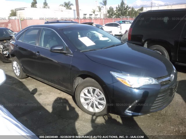 4T1BF1FK7HU772033 - 2017 TOYOTA CAMRY LE/XLE/SE/XSE BLUE photo 1