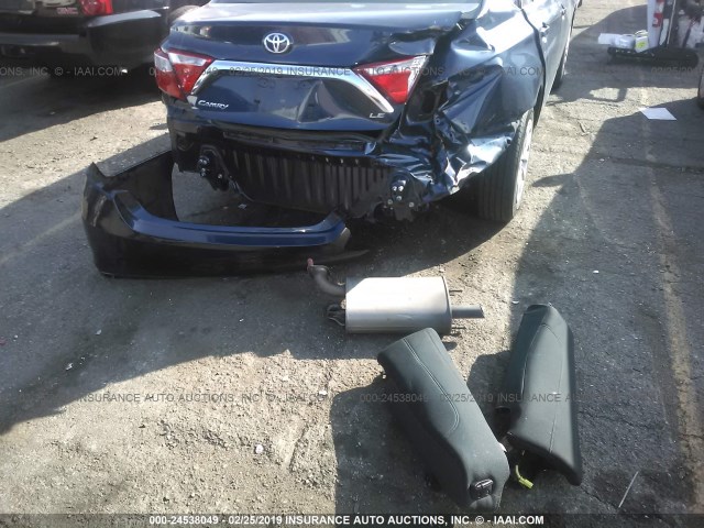 4T1BF1FK7HU772033 - 2017 TOYOTA CAMRY LE/XLE/SE/XSE BLUE photo 6