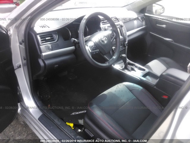 4T1BF1FKXGU254609 - 2016 TOYOTA CAMRY LE/XLE/SE/XSE SILVER photo 5