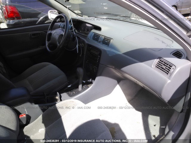 4T1BF22K2YU949163 - 2000 TOYOTA CAMRY LE/XLE 白色 照片 5