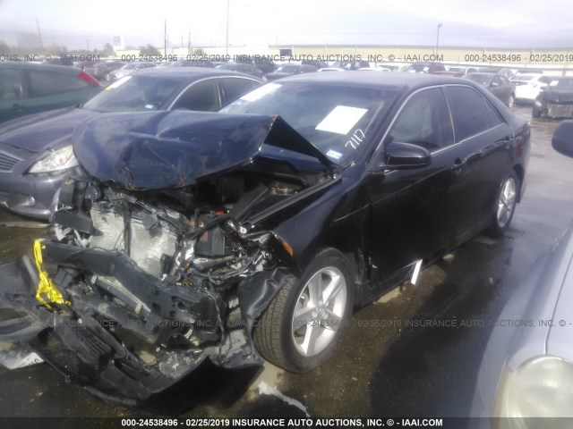 4T1BF1FK5EU447117 - 2014 TOYOTA CAMRY L/SE/LE/XLE 黑色 照片 2