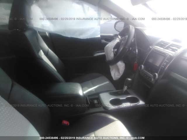 4T1BF1FK5EU447117 - 2014 TOYOTA CAMRY L/SE/LE/XLE 黑色 照片 5
