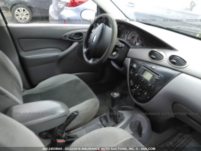 1FAFP34P83W181127 - 2003 FORD FOCUS SE/SE COMFORT/SE SPORT GRAY photo 5