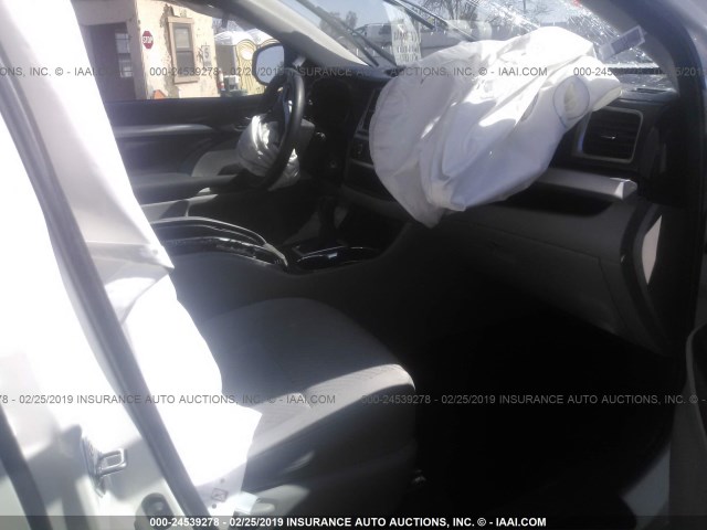 5TDZZRFH2HS202264 - 2017 TOYOTA HIGHLANDER LE/LE PLUS WHITE photo 5