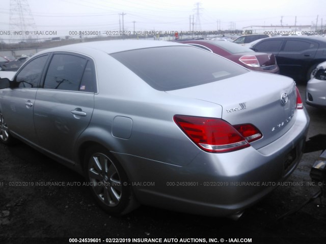 4T1BK36B95U060092 - 2005 TOYOTA AVALON XL/XLS/TOURING/LIMITED SILVER photo 3