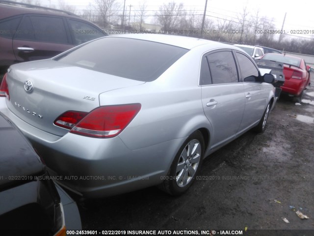 4T1BK36B95U060092 - 2005 TOYOTA AVALON XL/XLS/TOURING/LIMITED SILVER photo 4