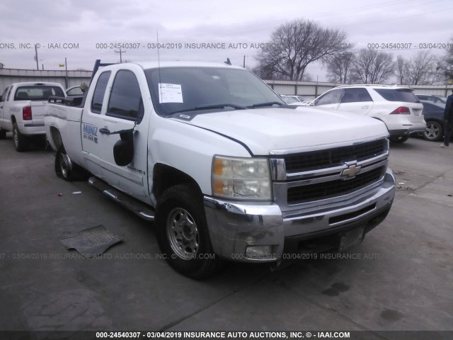 1GCHC29K37E600163 - 2007 CHEVROLET SILVERADO C2500 HEAVY DUTY WHITE photo 1