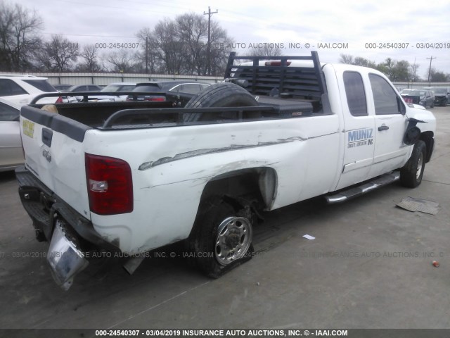 1GCHC29K37E600163 - 2007 CHEVROLET SILVERADO C2500 HEAVY DUTY WHITE photo 4