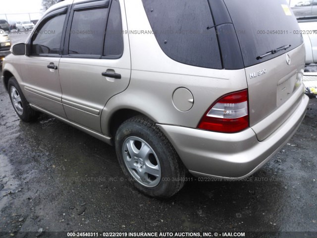 4JGAB54E22A345492 - 2002 MERCEDES-BENZ ML 320 Champagne photo 3