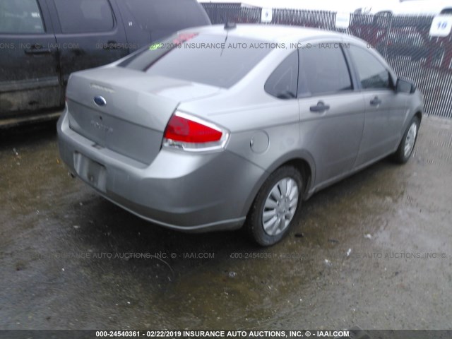 1FAHP34N68W188446 - 2008 FORD FOCUS S/SE GRAY photo 4