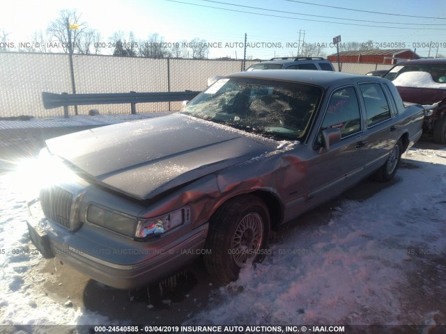 1LNLM81W9SY666437 - 1995 LINCOLN TOWN CAR EXECUTIVE GRAY photo 2